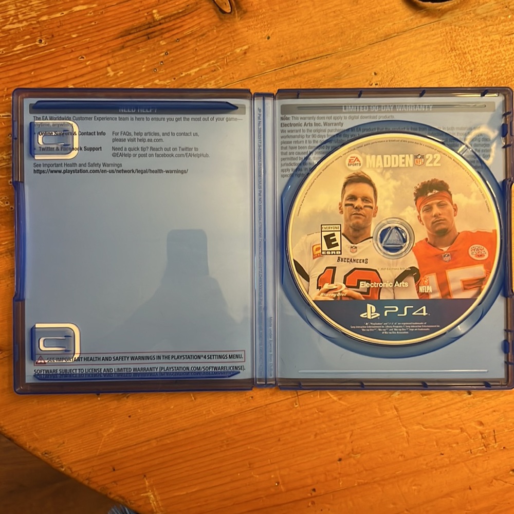 PS4 game - Picture 2 of 3